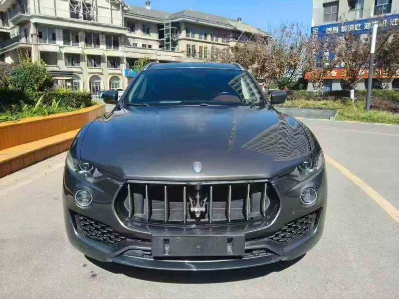 大理17年玛莎拉蒂Levante1