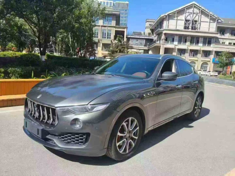 大理17年玛莎拉蒂Levante2