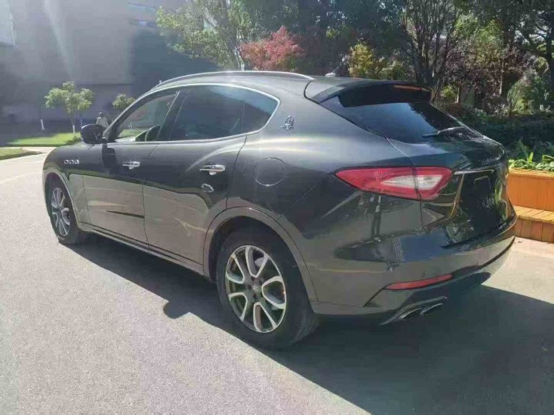 大理17年玛莎拉蒂Levante5