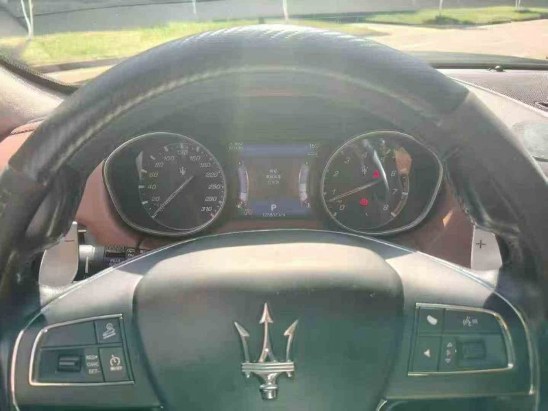 大理17年玛莎拉蒂Levante6