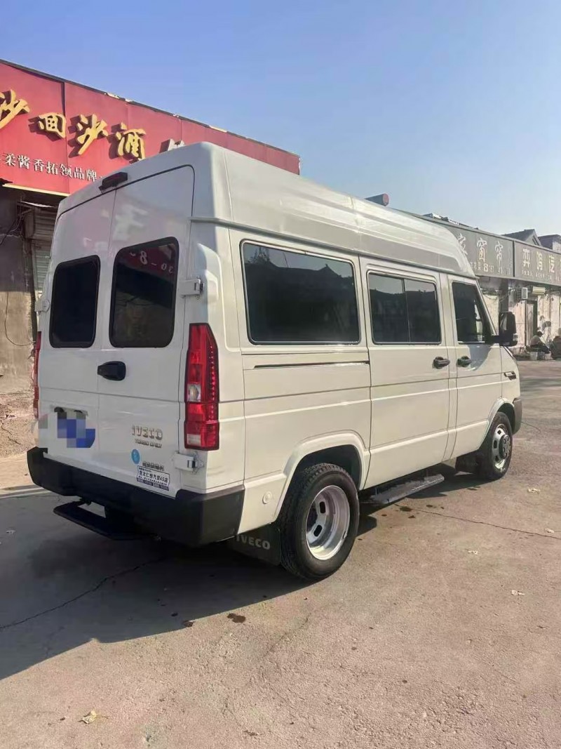 淄博23年依维柯得意5