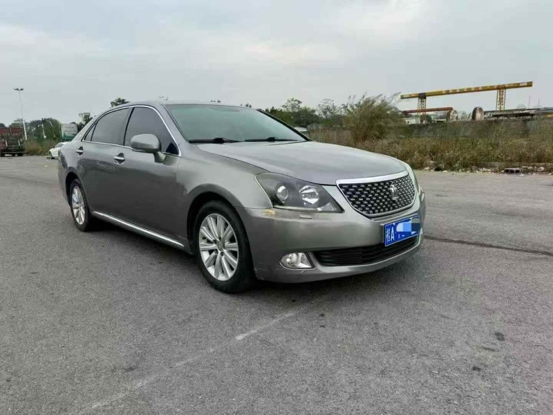 桂林12年丰田皇冠2