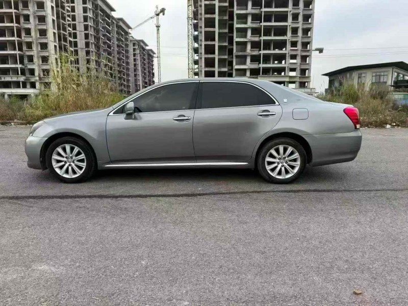 桂林12年丰田皇冠6