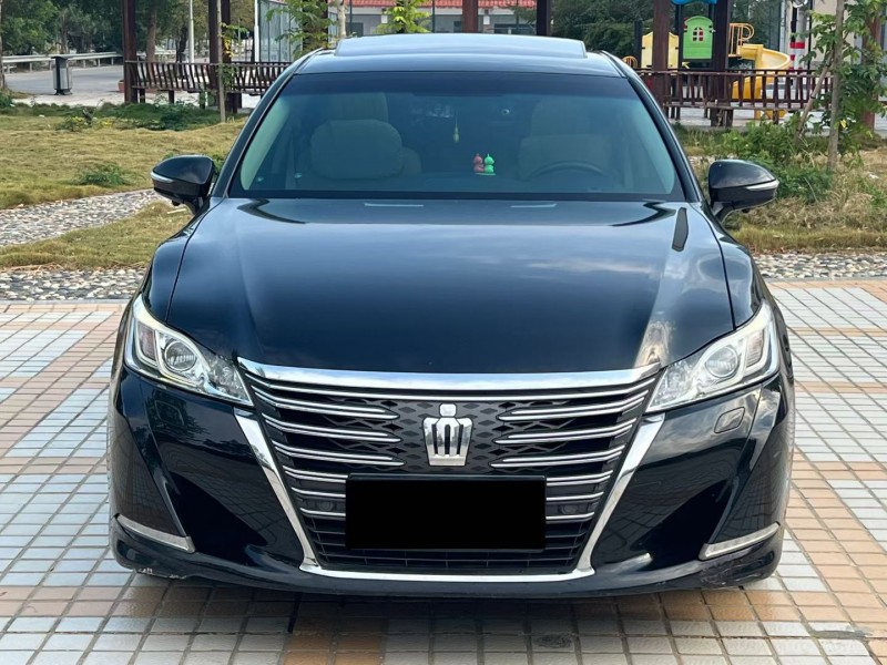 汕头17年丰田皇冠1