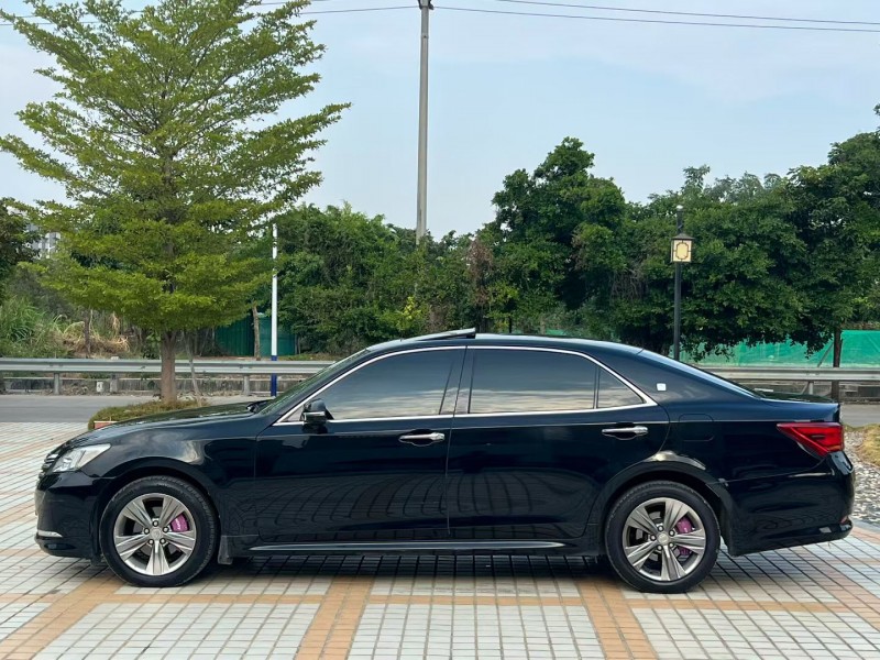 汕头17年丰田皇冠3