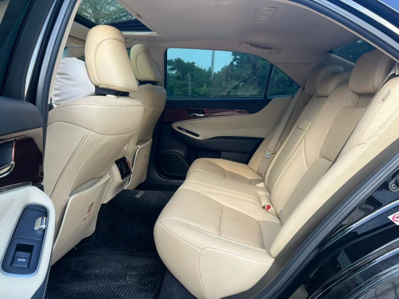 汕头17年丰田皇冠6