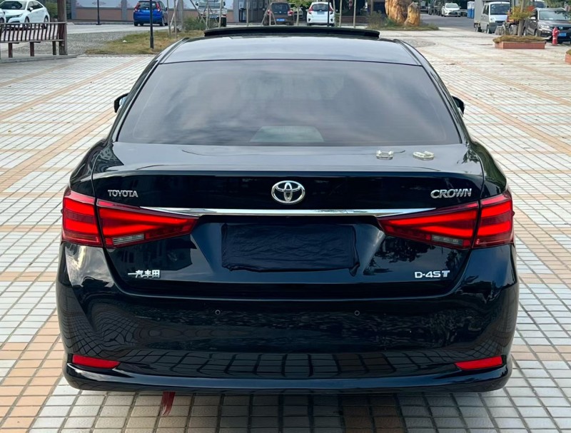 汕头17年丰田皇冠9