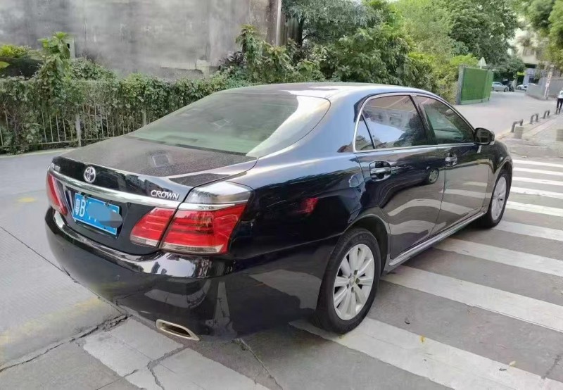 深圳13年丰田皇冠4