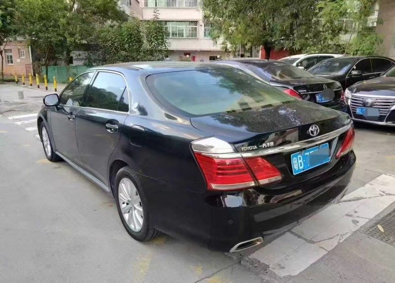 深圳13年丰田皇冠5