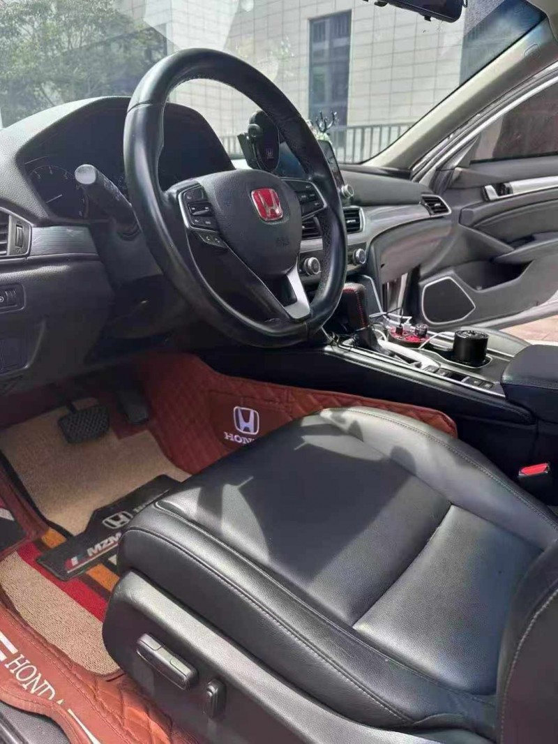 佛山19年本田雅阁6