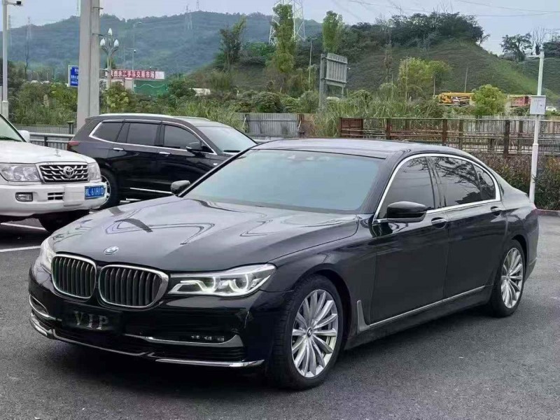 重庆17年宝马7系3