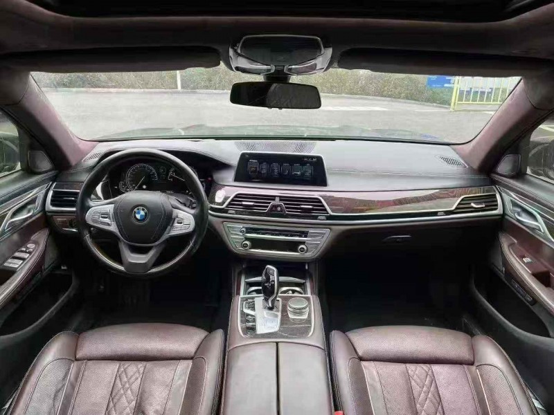 重庆17年宝马7系4