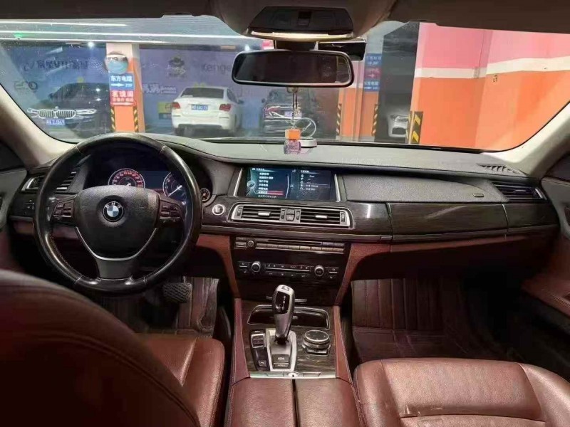 张家界14年宝马7系4