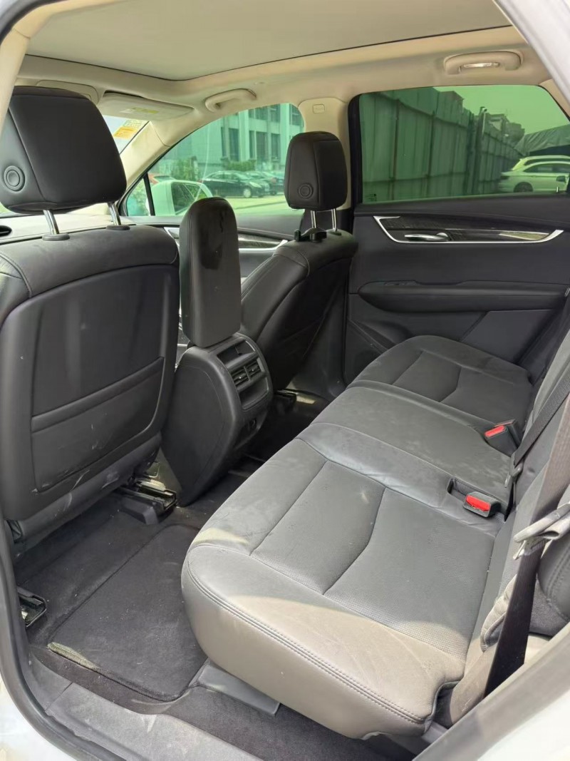 绍兴17年凯迪拉克XT56