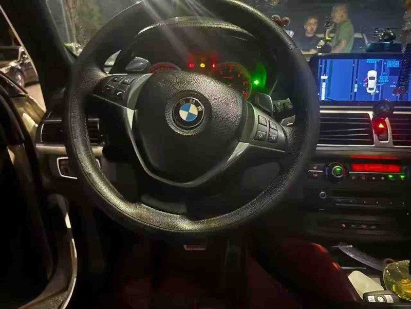 延安09年宝马X66