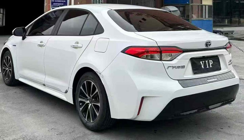 安顺23年丰田雷凌8