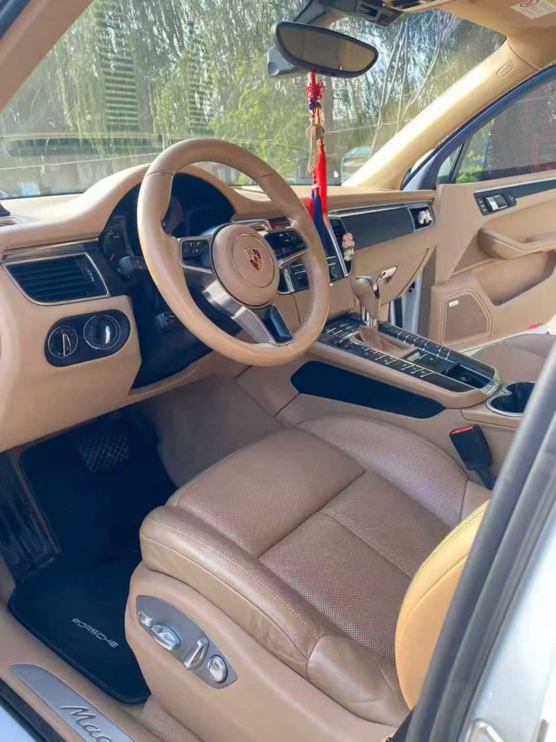 東營15年保時捷Macan7