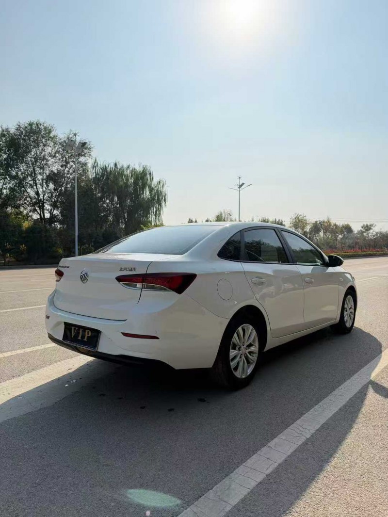 济宁23年别克英朗5