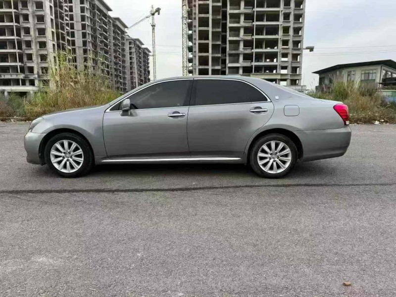 柳州12年丰田皇冠7