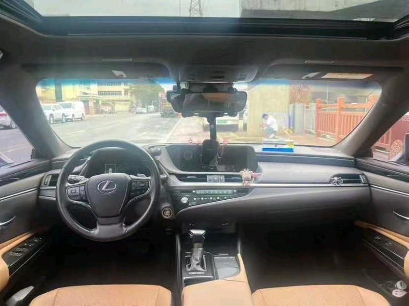 广州21年雷克萨斯ES4