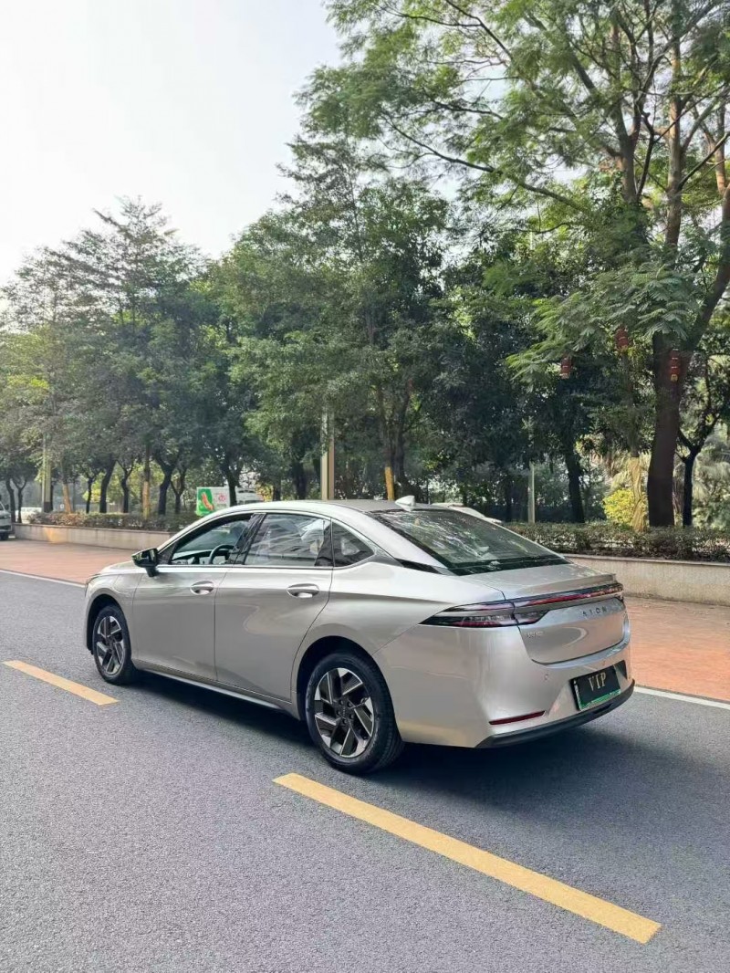 广州25年传祺埃安S7