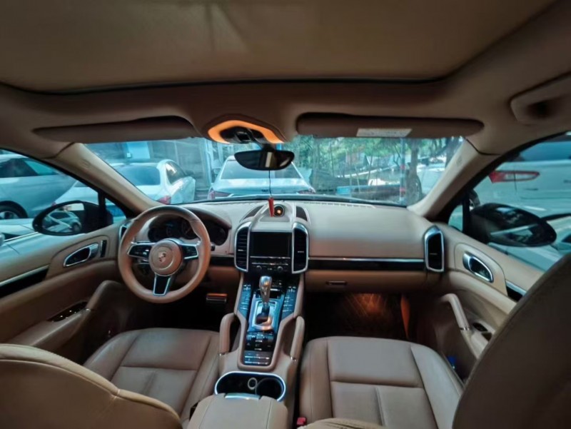 广州15年保时捷卡宴5