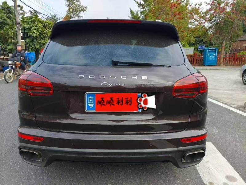 广州15年保时捷卡宴9