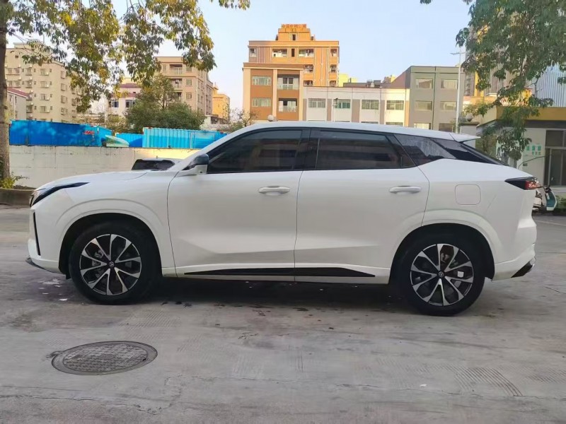 广州25年长安汽车UNI8