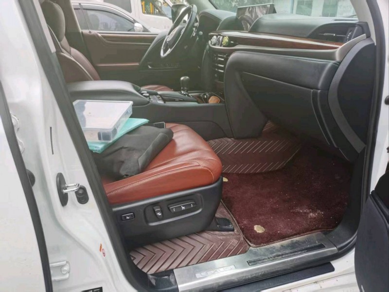 渭南19年雷克萨斯LX3