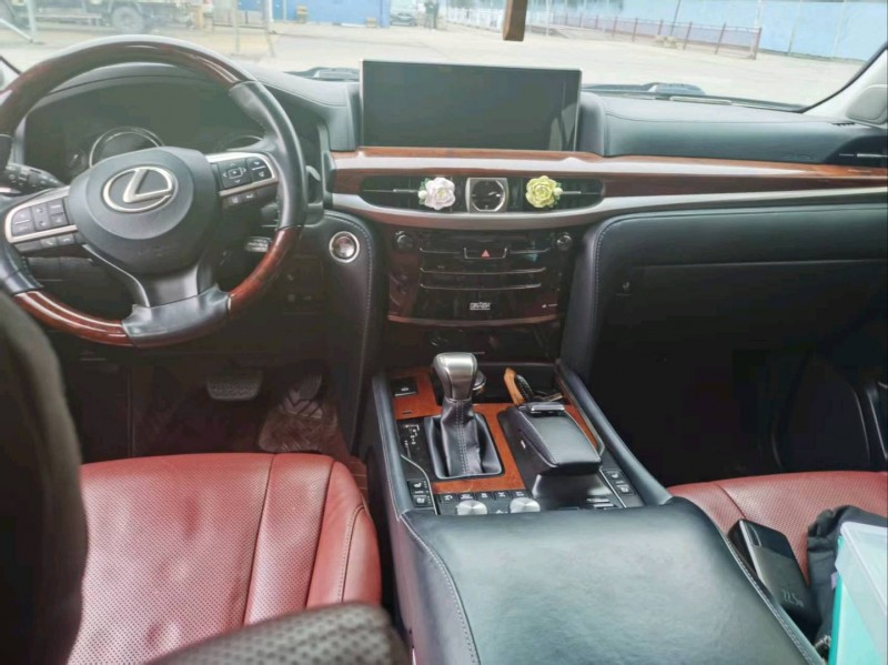 渭南19年雷克萨斯LX7