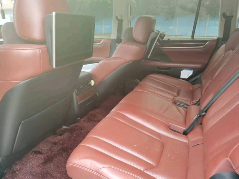 渭南19年雷克萨斯LX8