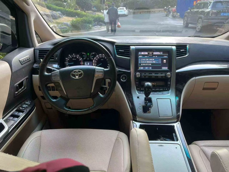 广州12年丰田埃尔法4