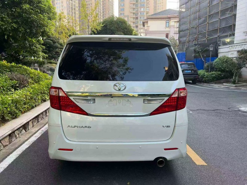 广州12年丰田埃尔法8