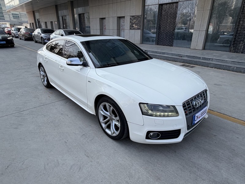 济宁11年奥迪S52