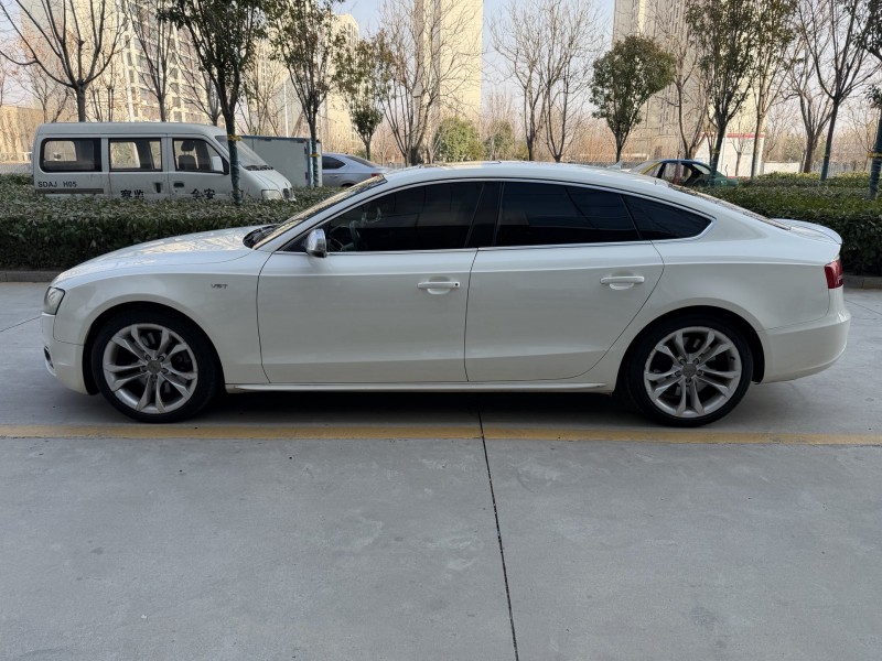 济宁11年奥迪S57