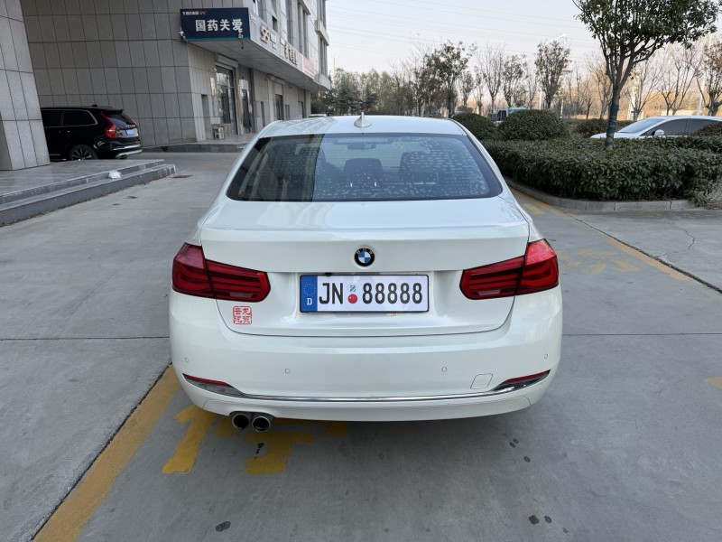 济宁17年宝马3系9