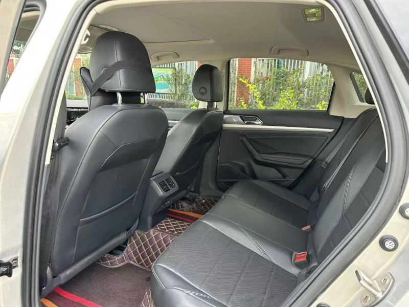 厦门21年大众朗逸7