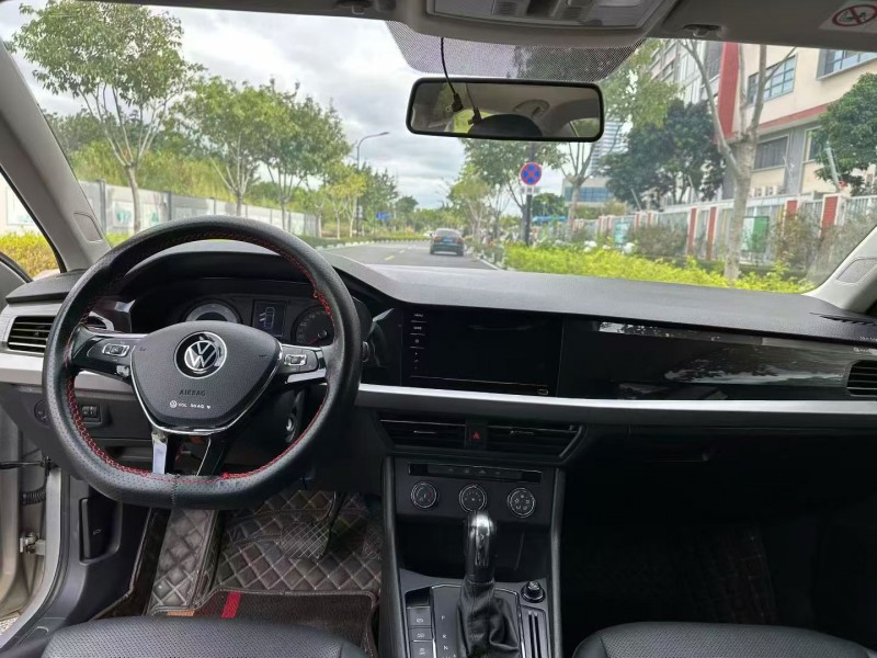 厦门21年大众朗逸8