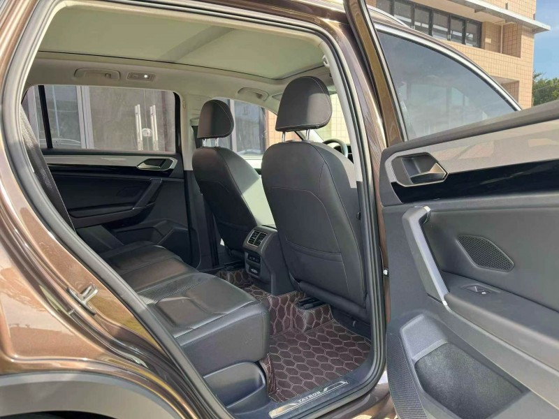 东莞20年大众探岳6