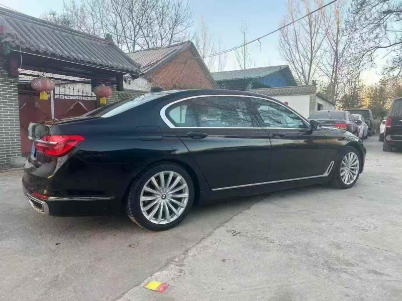 东营17年宝马7系8