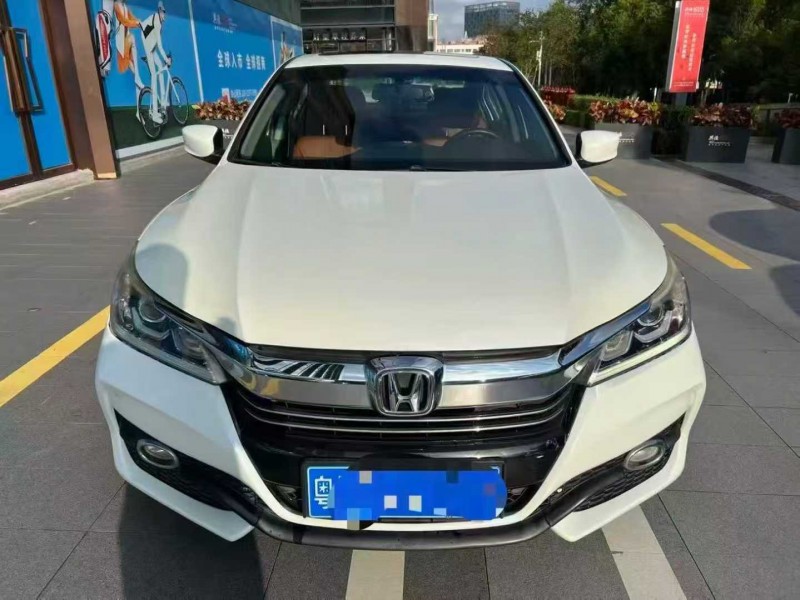 深圳17年本田雅阁1