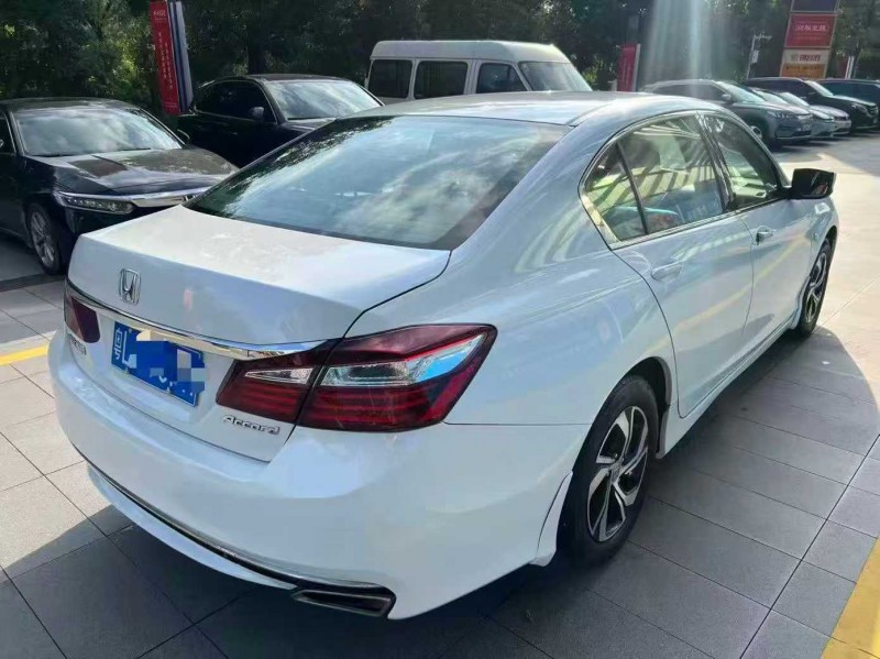 深圳17年本田雅阁8