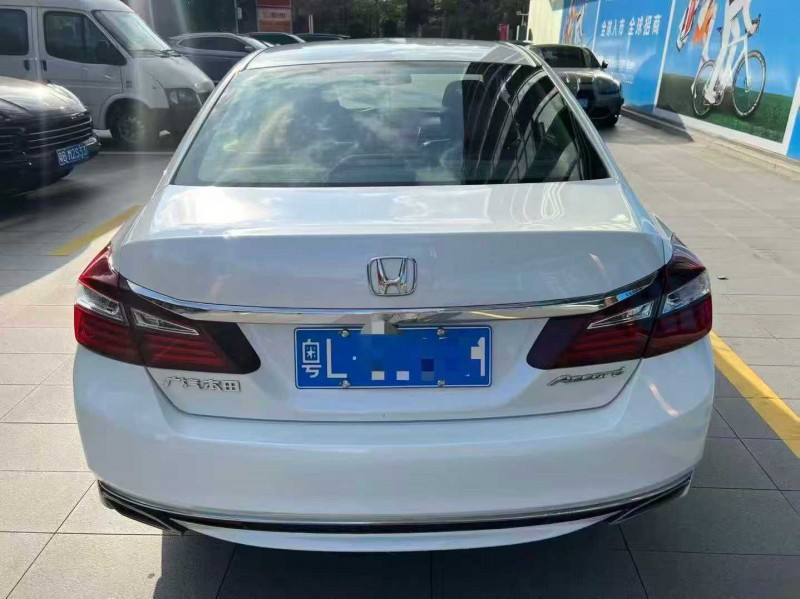 深圳17年本田雅阁9