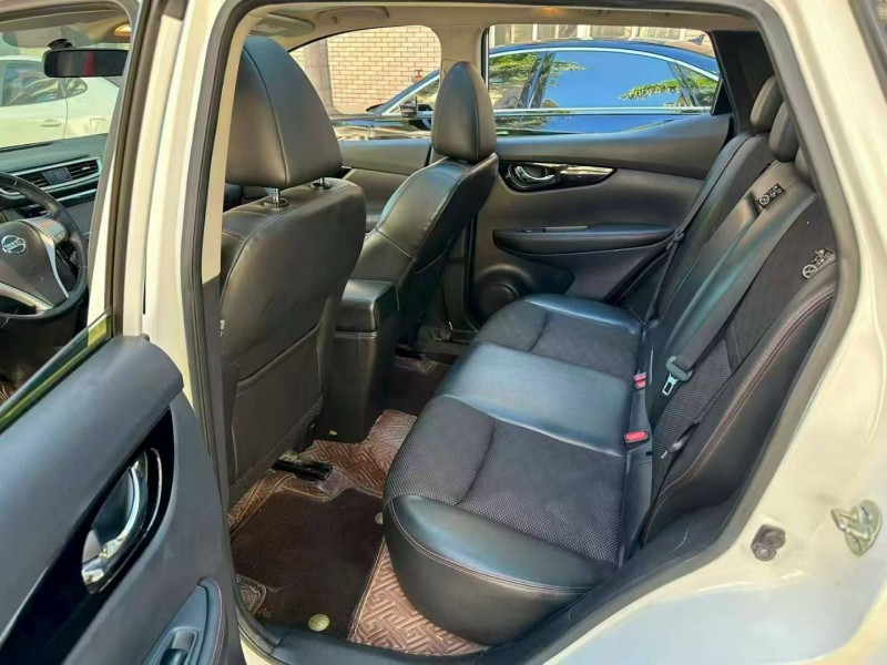 厦门18年日产逍客5