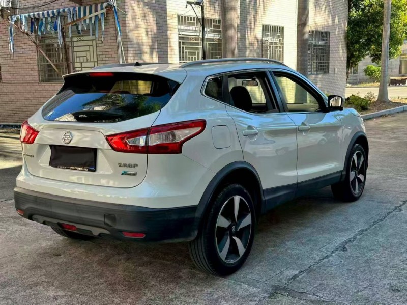 厦门18年日产逍客8