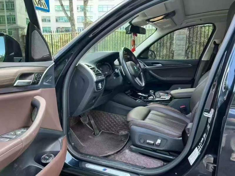 广州21年宝马X36