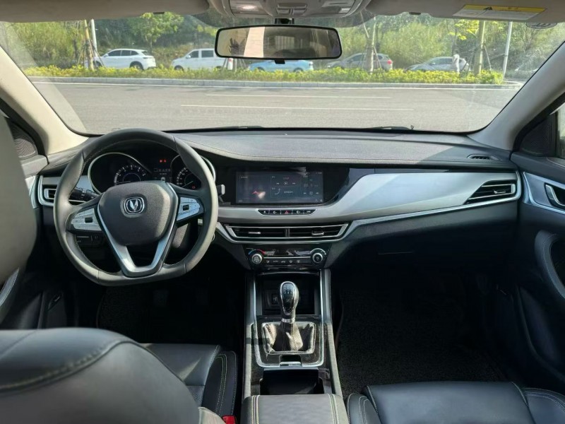 厦门19年长安汽车逸动4