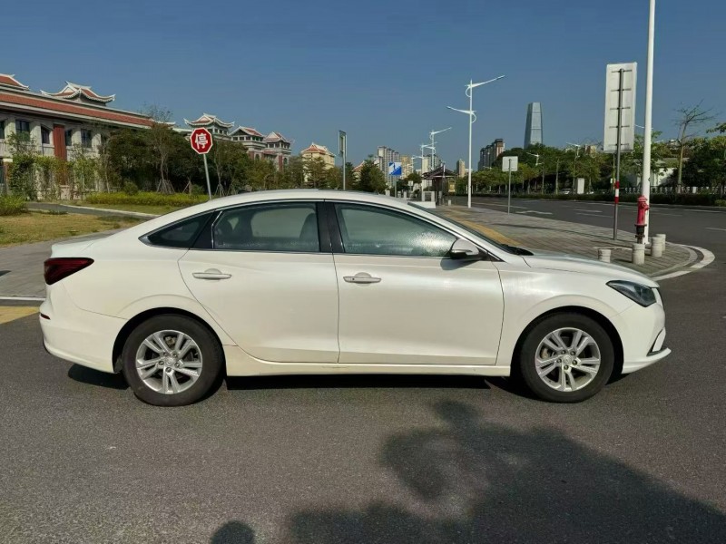 厦门19年长安汽车逸动7