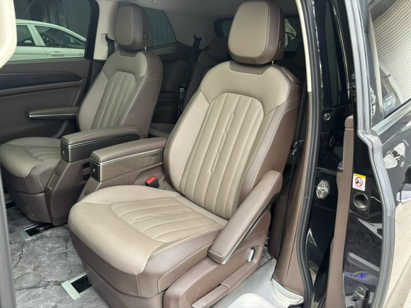 徐州25年大众威然5