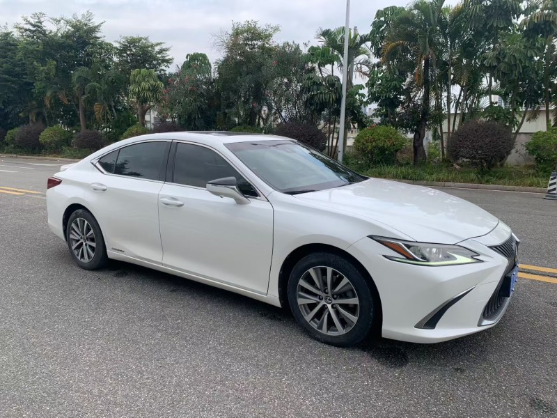 茂名19年雷克萨斯ES2